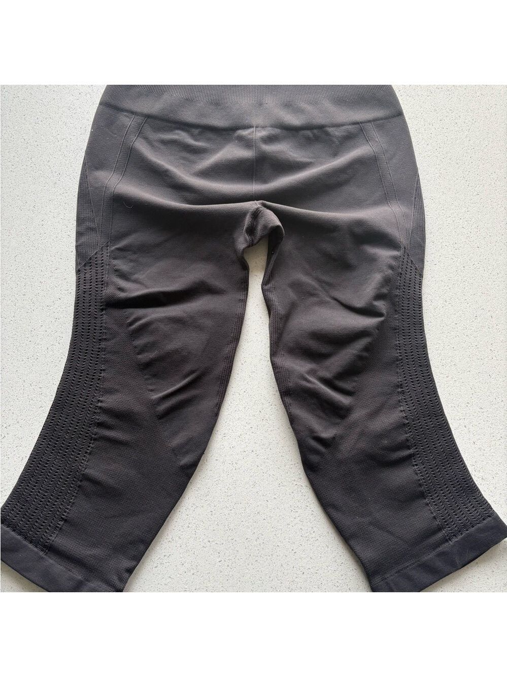 Lululemon ladies Gray Cropped Leggings - most likely a size 4